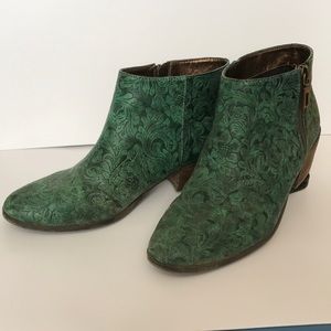 Very Volatile Bootie, 9M